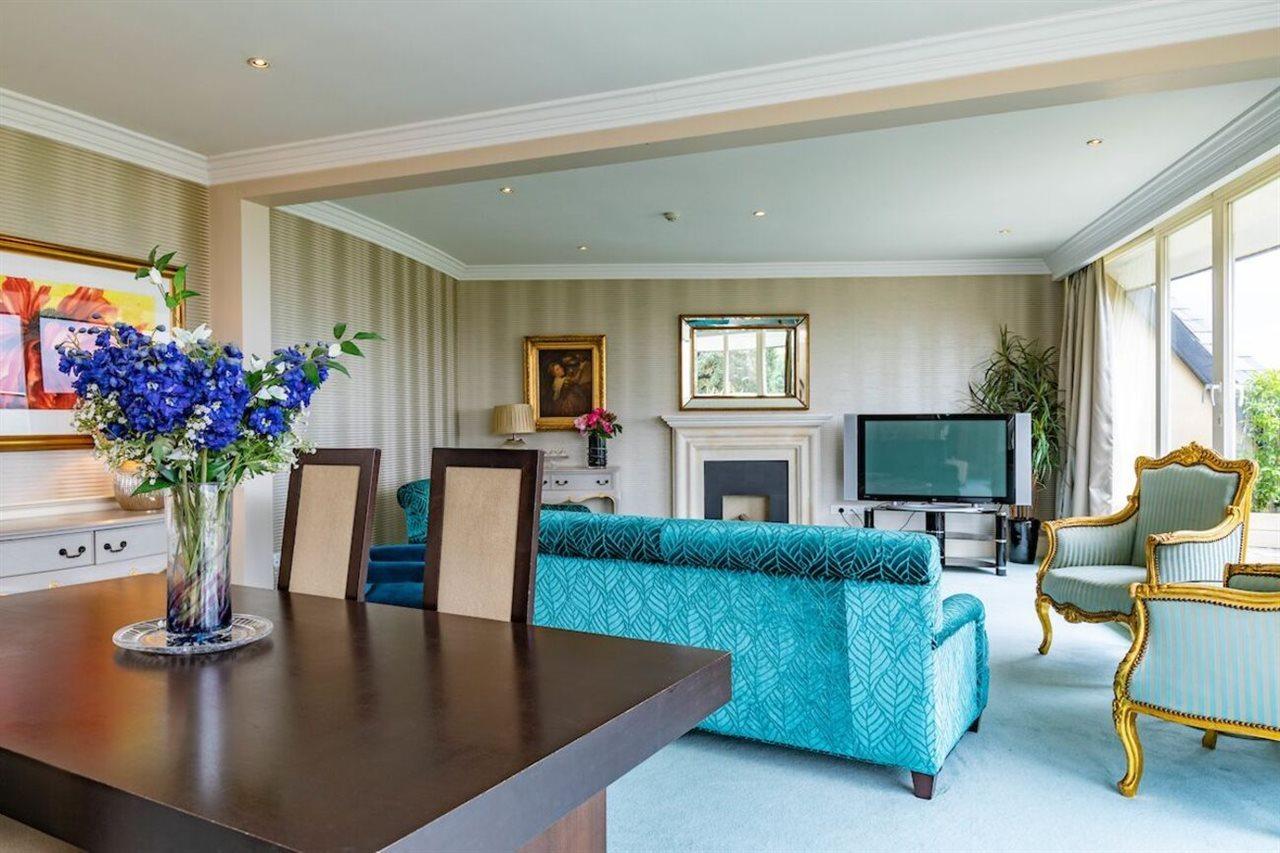 Step House Hotel Borris Bagian luar foto
